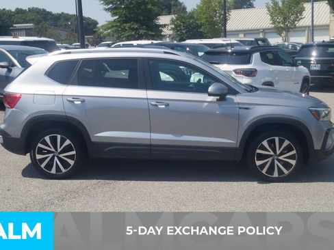 Used 2024 Volkswagen Taos SE FWD image 3