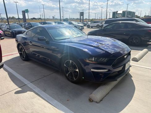 Used 2020 Ford Mustang Coupe RWD image 3