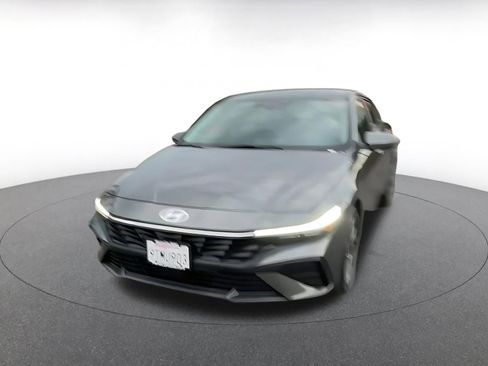 Used 2025 Hyundai Elantra Limited image 7