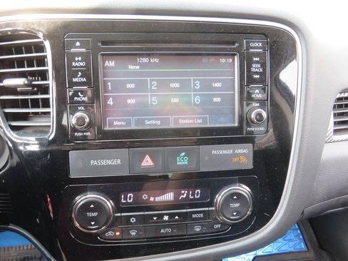 Used 2016 Mitsubishi Outlander SE AWD/4WD image 18