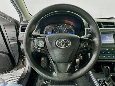 Used 2015 Toyota Camry LE FWD image 11