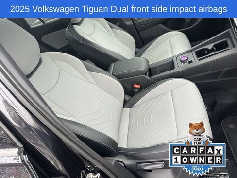 Used 2025 Volkswagen Tiguan SE R-Line image 22