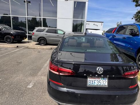 Used 2020 Volkswagen Passat 2.0T SEL FWD image 4