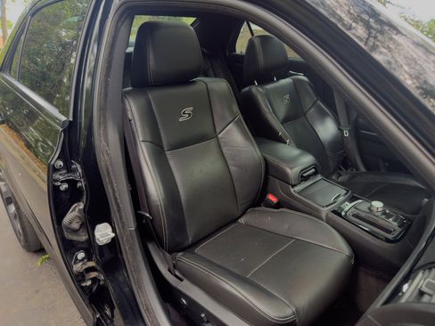 Used 2019 Chrysler 300 S w/ 300S Premium Group 2 RWD image 14