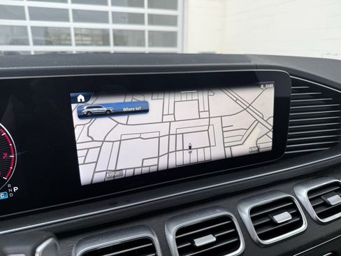 Used 2025 Mercedes-Benz GLS 450 4MATIC image 26