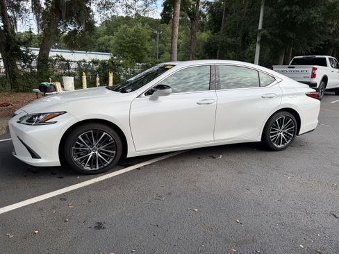 Used 2025 Lexus ES 350 w/ Premium Package FWD image 6