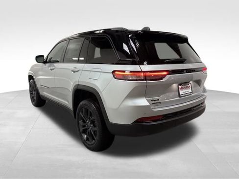 New 2025 Jeep Grand Cherokee Limited image 8