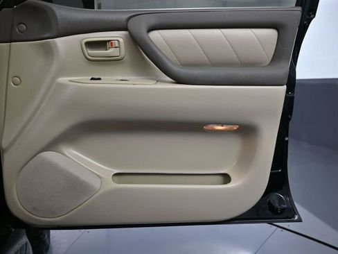 Used 2006 Toyota Land Cruiser image 46
