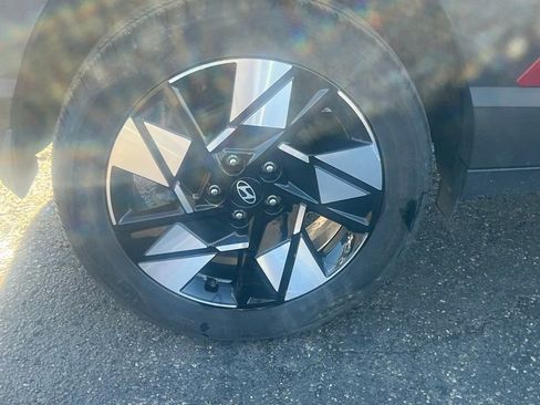 Used 2024 Hyundai Kona SEL image 11