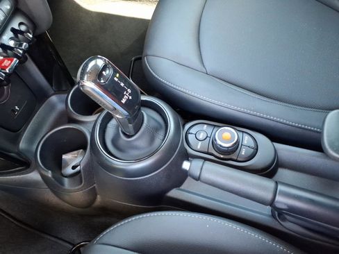 Used 2022 MINI Cooper 2-Door Hardtop FWD image 17