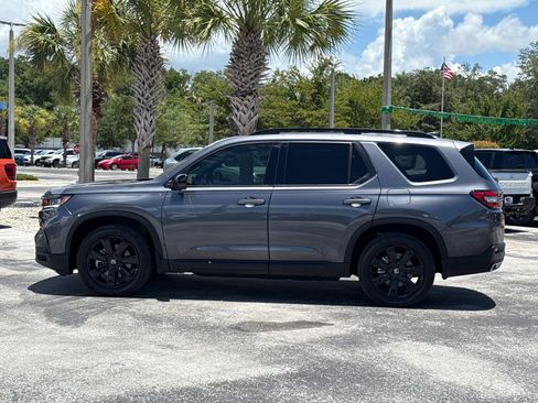 Certified 2025 Honda Pilot Black Edition image 11