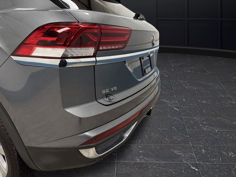 Used 2022 Volkswagen Atlas Cross Sport SE image 30