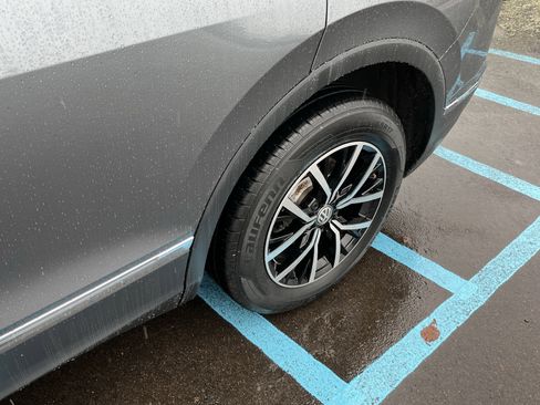 Used 2021 Volkswagen Tiguan SE image 25