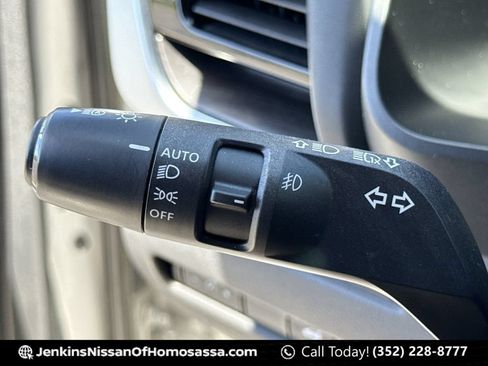Certified 2021 Nissan Rogue Platinum FWD image 36