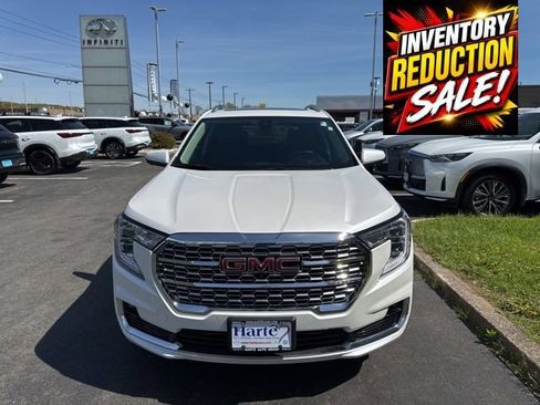 Used 2023 GMC Terrain Denali w/ Denali Premium Package AWD/4WD image 4