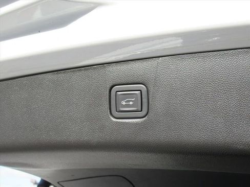 Used 2022 Chevrolet Blazer Premier w/ Enhanced Convenience Package image 30