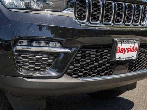 Used 2023 Jeep Grand Cherokee Limited AWD/4WD image 19