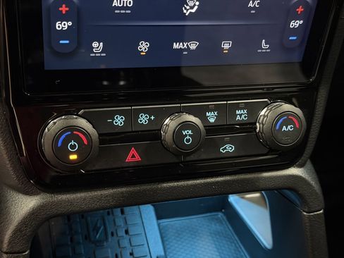 Used 2025 Ford Ranger Lariat w/ Trailer Tow Package image 12