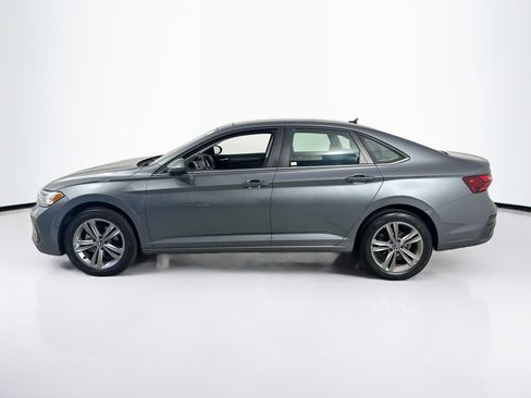 Used 2022 Volkswagen Jetta SE image 8