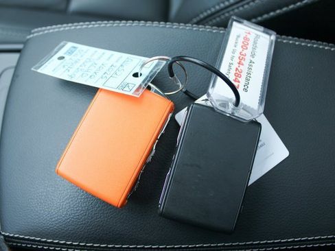 Used 2025 Volvo XC40 B5 Plus image 32