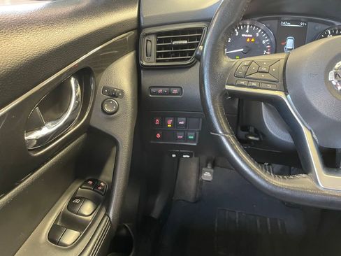 Certified 2017 Nissan Rogue SV w/ SV Premium Package image 13