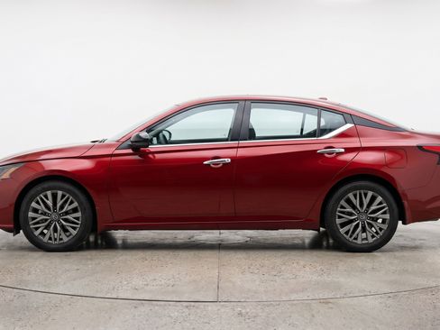 Used 2025 Nissan Altima 2.5 SV FWD image 5