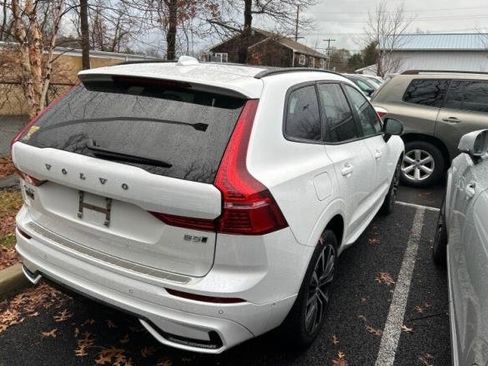 Used 2023 Volvo XC60 B5 Plus w/ Climate Package image 3