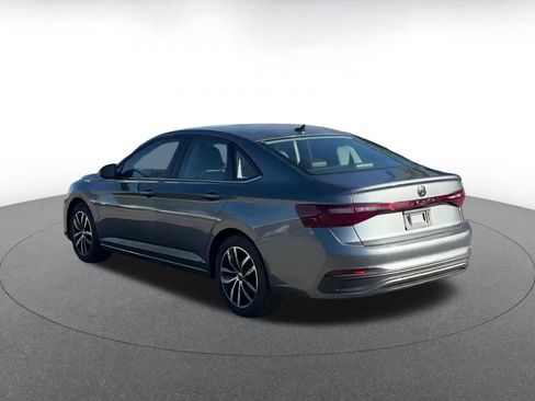 Used 2025 Volkswagen Jetta SE image 11