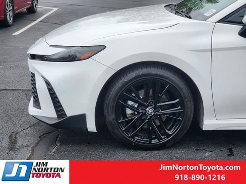 Used 2025 Toyota Camry SE FWD image 8