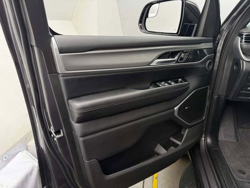 New 2025 Jeep Wagoneer L Series II w/ Premium Group I image 18