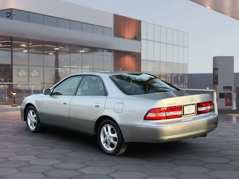 Used 2001 Lexus ES 330 image 4