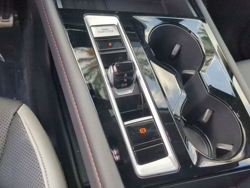 Used 2025 Volkswagen Atlas Peak Edition SE AWD/4WD image 28