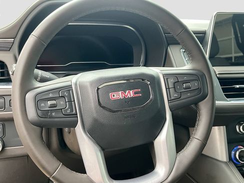 Used 2024 GMC Yukon XL SLT w/ SLT Premium Package AWD/4WD image 11