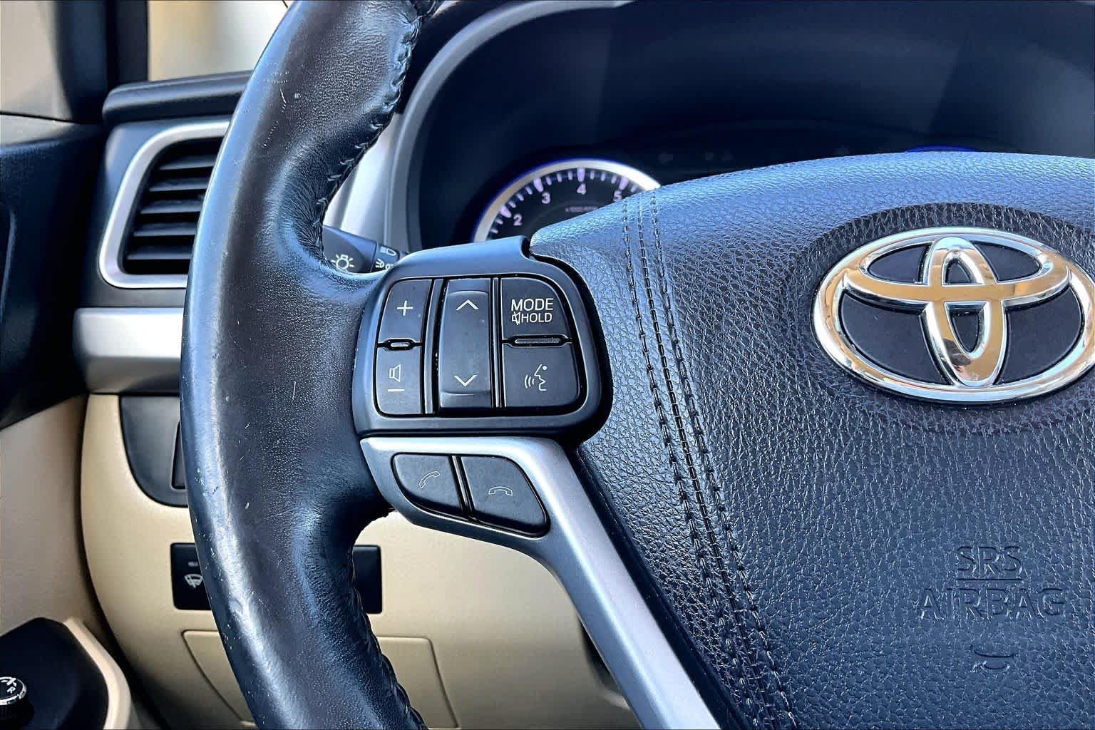 Used 2017 Toyota Highlander Limited Platinum FWD image 22