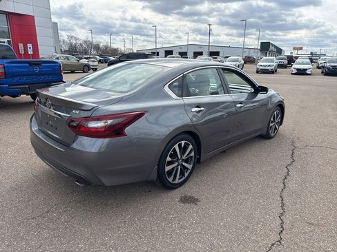 Used 2017 Nissan Altima 2.5 SR FWD image 7