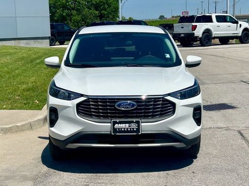 Certified 2025 Ford Escape SE FWD image 8
