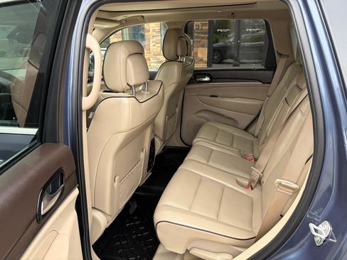 Used 2020 Jeep Grand Cherokee Overland AWD/4WD image 5