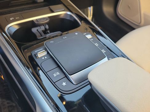 Used 2021 Mercedes-Benz GLB 250 image 34