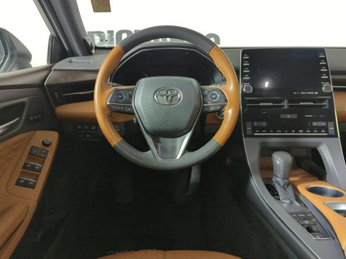 Used 2019 Toyota Avalon Limited FWD image 11