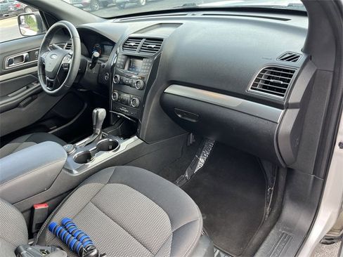 Used 2019 Ford Explorer XLT image 27