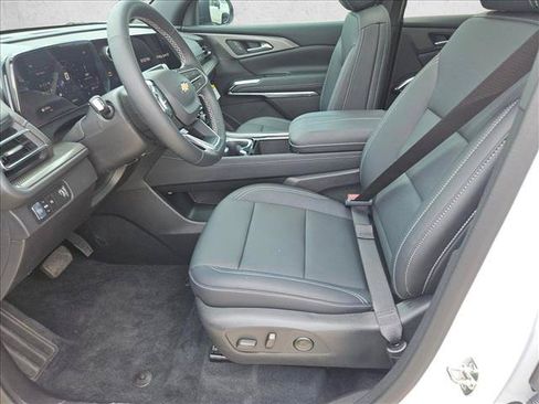 Used 2026 Chevrolet Traverse LT w/ Sun and Wheel Package FWD image 17