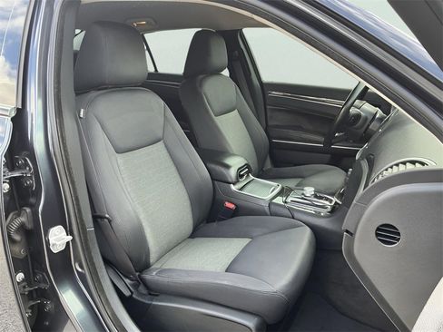 Used 2018 Chrysler 300 Touring w/ Sport Appearance Package image 14