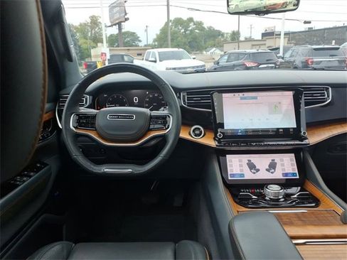 Used 2022 Jeep Grand Wagoneer Series II w/ Convenience Group III image 11