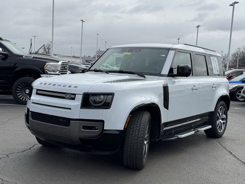 Used 2023 Land Rover Defender 110 X-Dynamic SE image 14