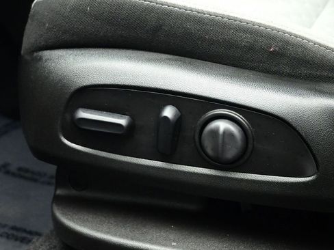 Used 2021 Chevrolet Equinox LS image 18