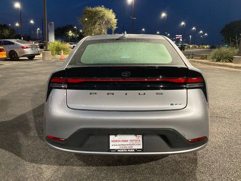 Used 2025 Toyota Prius LE FWD image 6