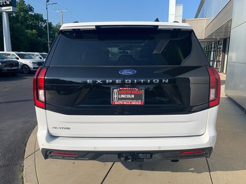 Used 2025 Ford Expedition Active AWD/4WD image 4