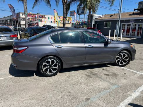 Used 2017 Honda Accord EX-L image 4