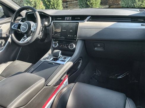 Used 2025 Jaguar F-PACE R-Dynamic S image 14