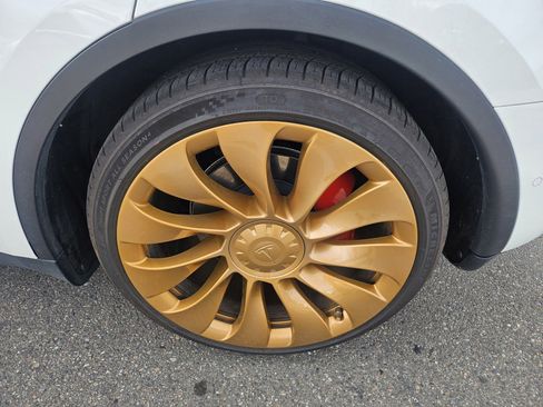 Used 2022 Tesla Model Y Performance image 17